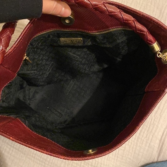 BOTTEGA Veneta leather vintage burgundy shoulder/ crossbody bag . - Picture 9 of 17